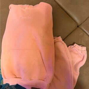 Comfrt Women's Peach Joggers